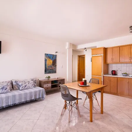 Xenia Apartman *